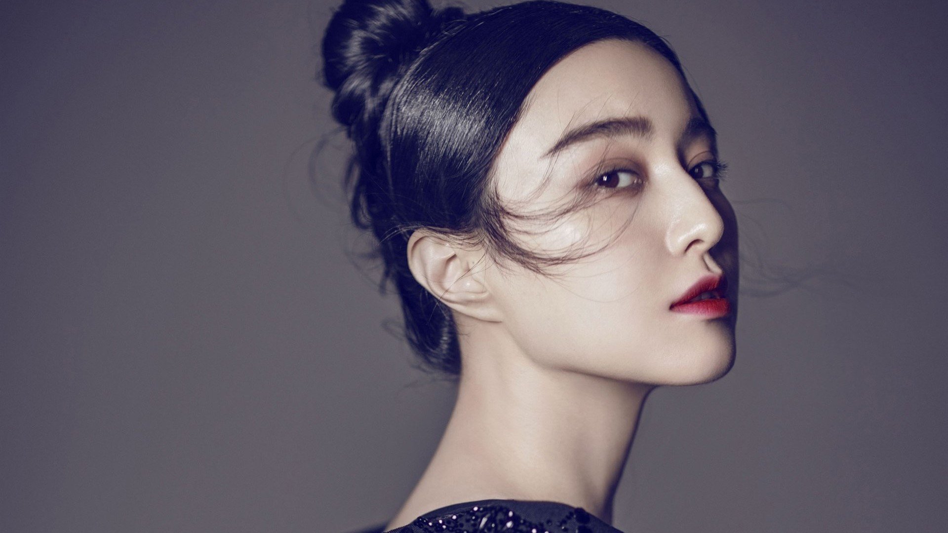 日本骑手佐藤健一在2024年国际马术障碍大奖赛中获得第二名,成绩突出。